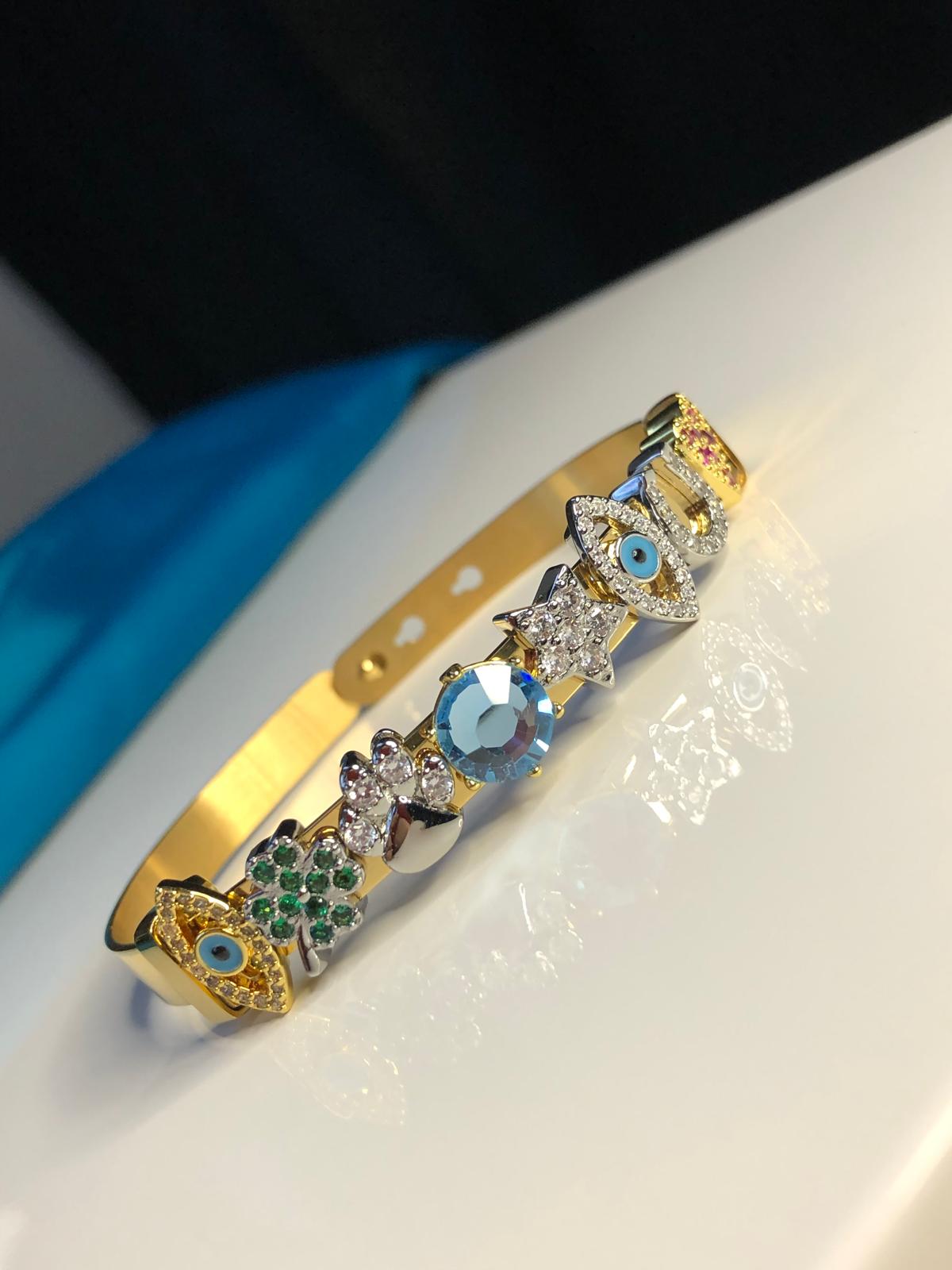 Pandor’s Amour Bangle 2 Adet Harf 1 Adet Charm Işıklı Kutuda Sevgiliye • Eşe • Çelik Bileklik