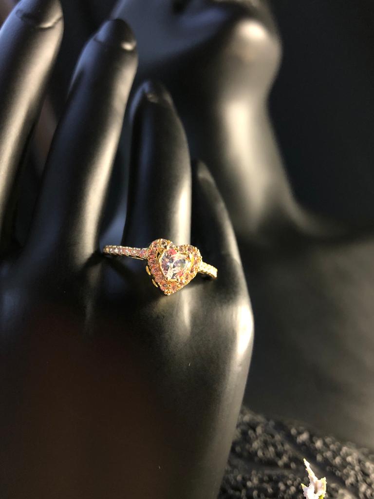 Vog Swarovski Taşlı Beyaz Renkli Kalpli 925 Ayar Gümüş Sevgiliye,Anneye,Arkadaşa Hediye Yüzük