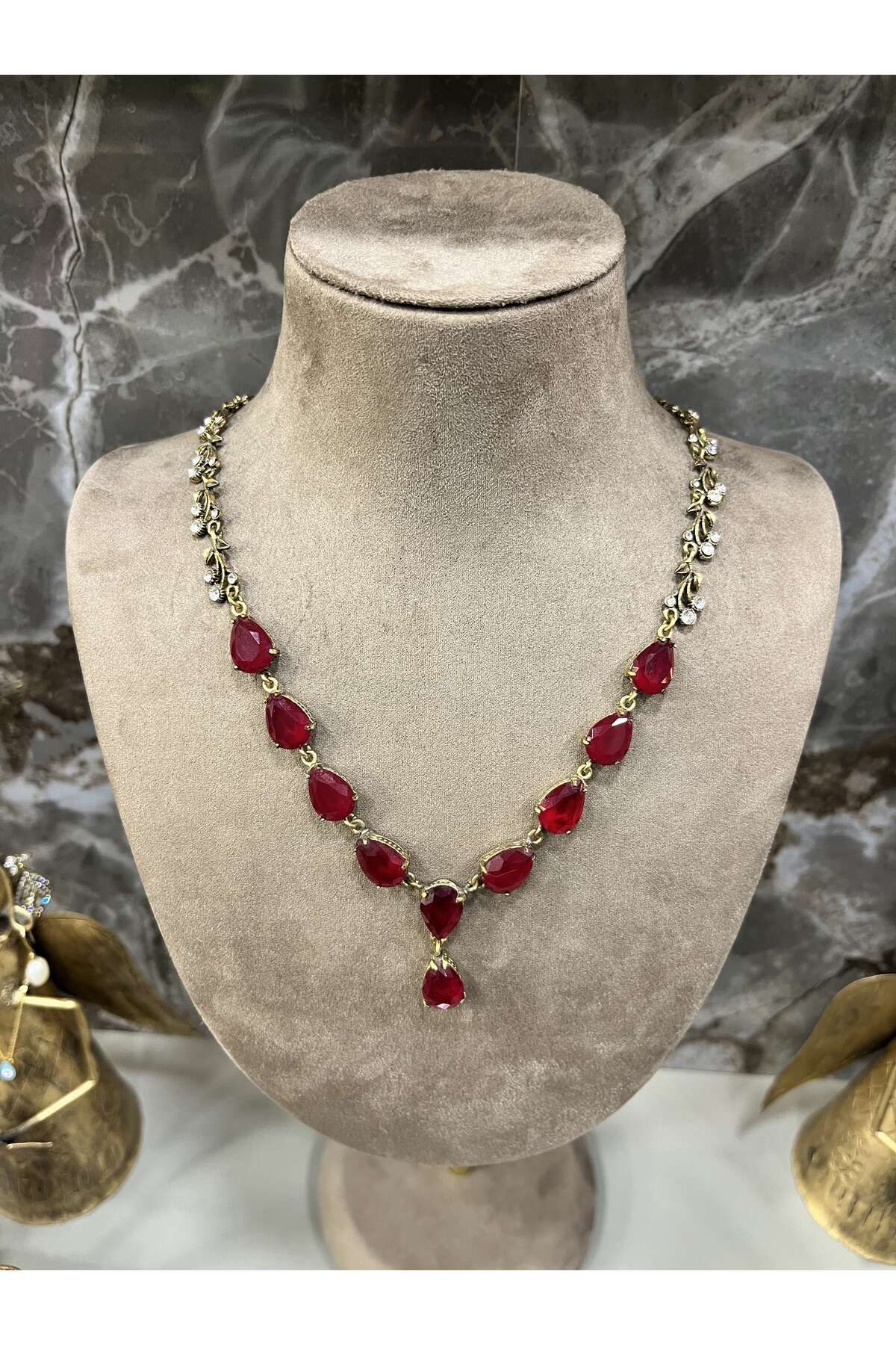 Elmas Montür Kırmızı Damla Kesim Taşlı  Prinç Meteryal • Sevgiliye • Eşe • Anneye • Kolye